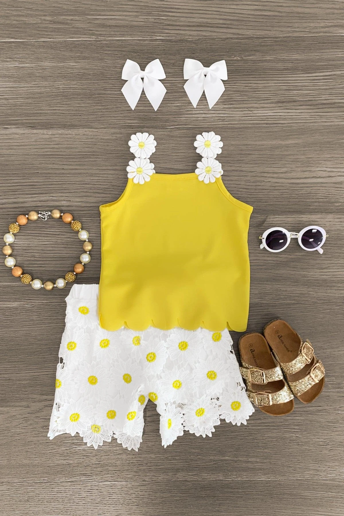 White Crocheted Daisy Short Set 3 White Crocheted Daisy Short Set